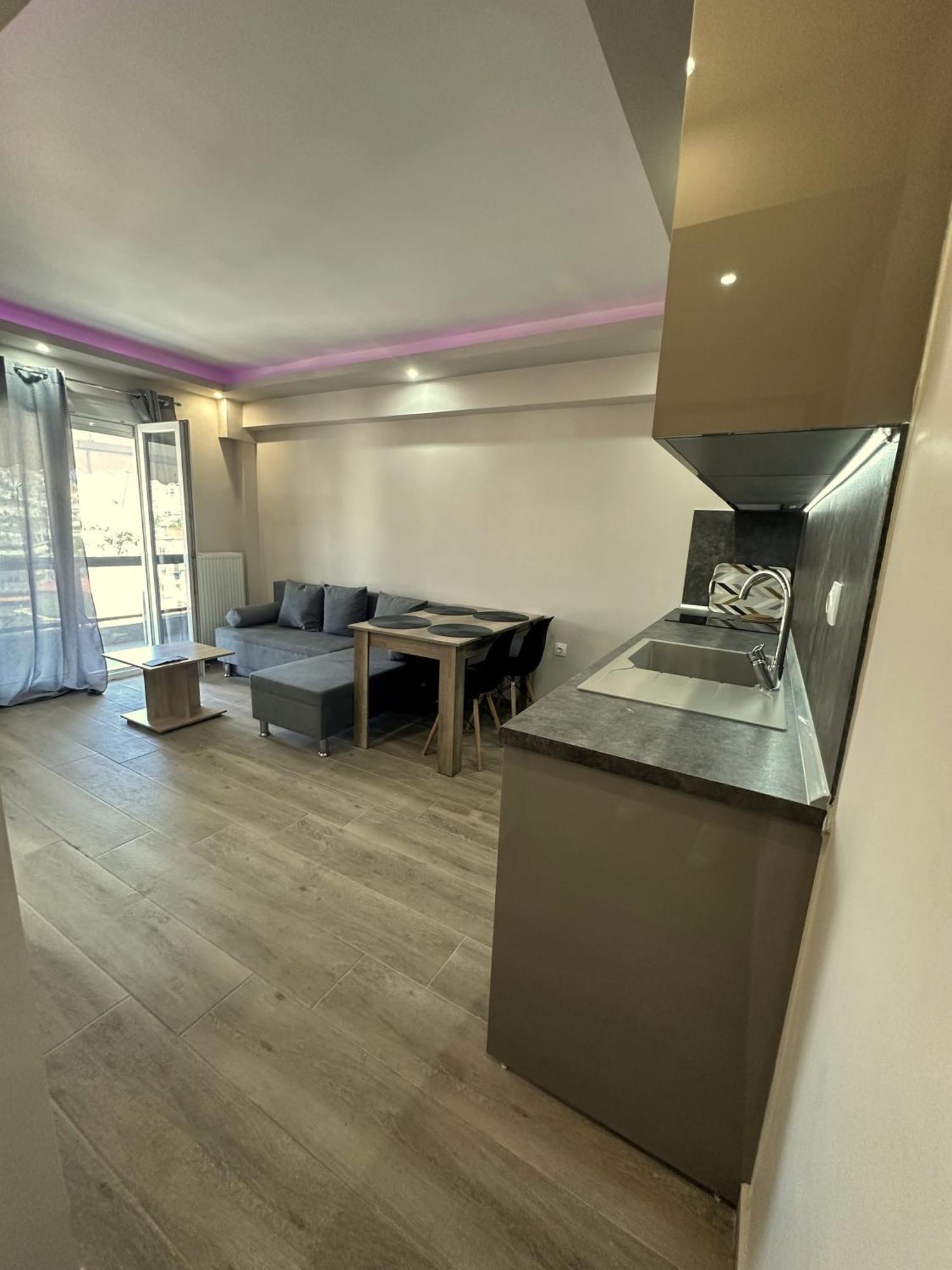 Minimalist Apartments W/ View テッサロニキ エクステリア 写真