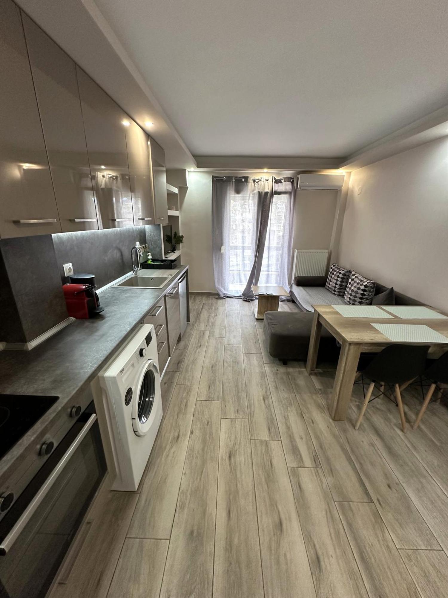Minimalist Apartments W/ View テッサロニキ エクステリア 写真